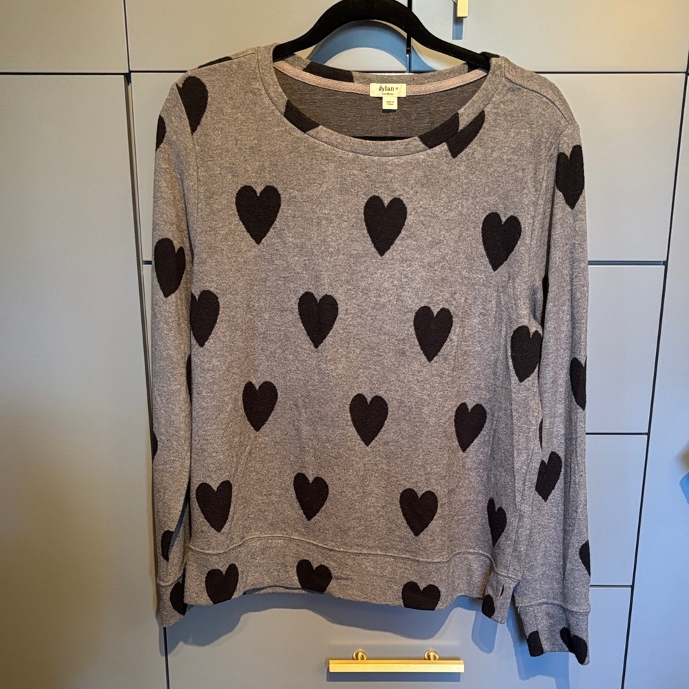 Cozy, cozy, cozy! Super soft sweatshirt with hearts size M